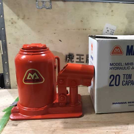 Con Đội Lùn 20 Tấn Masada MHB-20