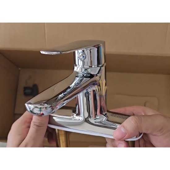 Vòi Lavabo Nóng Lạnh Caesar B402CU