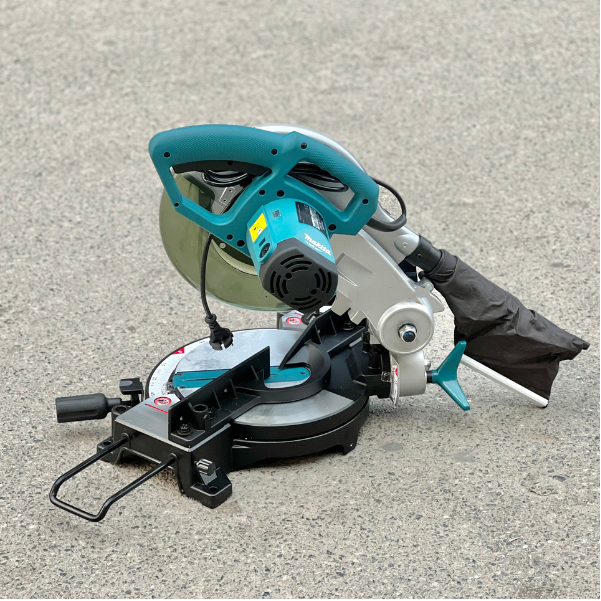 Máy Cắt Nhôm 1500W Makita M2300B