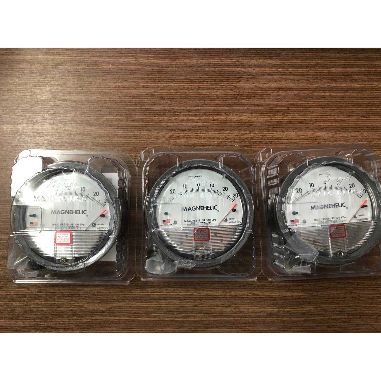 Đồng hồ chênh áp Dwyer 2000-1.5kPa
